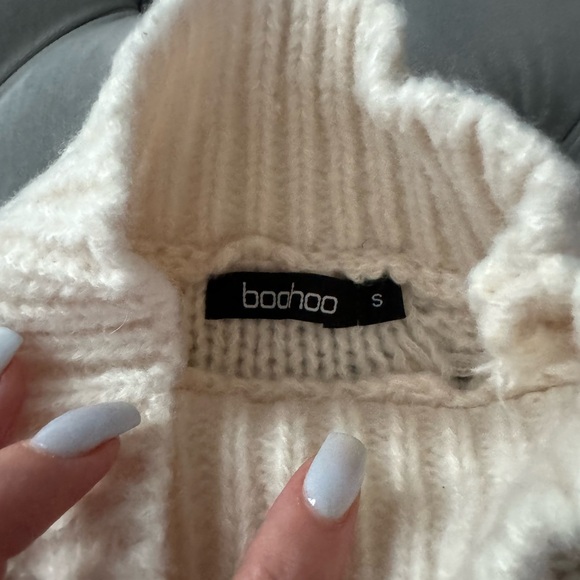BooHoo Sweater with faux fur sleeves new - Picture 8 of 9